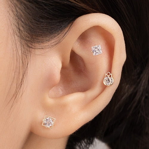 14K (58.5%) SOLID GOLD SQUARE CUBIC  PIERCING